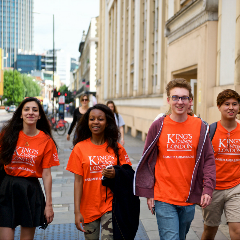 College kings на русском. Кингс колледж. Языковой лагерь в Лондоне. King's College London студенты. Kings College of London факультеты.